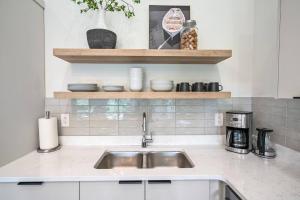 2 Bdrm Brand New Luxe Niagara Apt - up to 6ppl
