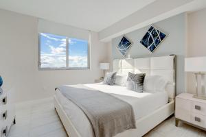 3900-902CH DESIGN DISTRICT, CONDO 2 BEDROOMS & 2 BATHROOMS