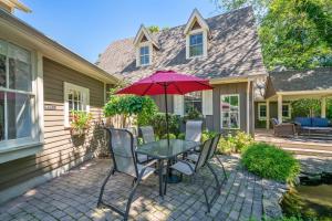 Guestroom 1842 - Hot Tub Historic Home Steps to Everything NOTL