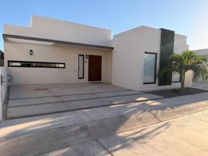 Modern beach house in San Carlos