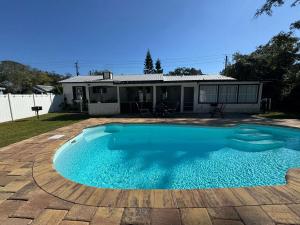 BR with Private Pool Near Downtown & Beach