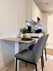 City Views , Terrace , King Bed , Smart TV , Free Wifi