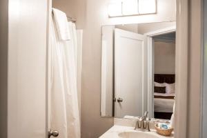 Charming Yosemite Basecamp - Walk to Downtown