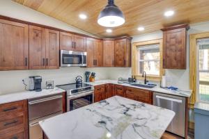 Pets Welcome! Quiet Couples Retreat in Lyles