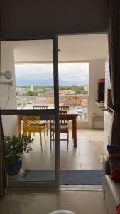 APARTAMENTO NO CORAÇÃO DE BERTIOGA a 200 METROS DA PRAIA