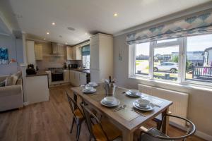 Teal Lodge Cornwall - hot tub, indoor pool, near Perranporth