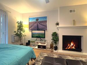 Great 2 Bedroom and 2 Bathroom Apartment in Marina