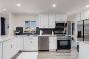 Sand Caper 703 Sea Please Suite