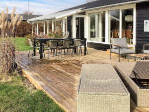 Holiday home, 500m from beach