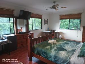 Quand0ng Valley Inn The Waterfall Room