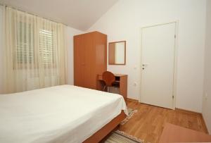 Apartments by the sea Razanj, Rogoznica - 4265