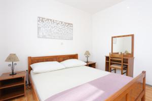 Family friendly seaside apartments Sevid, Trogir - 4286