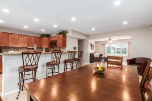 Games Galore - Old Town Scottsdale - Pool & Golf