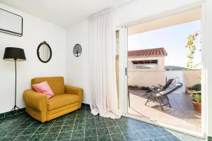 Seaside family friendly house with a swimming pool Drvenik Veliki, Drvenik - 22085