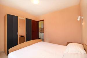 Apartments with parking space Rastici, Ciovo - 6863