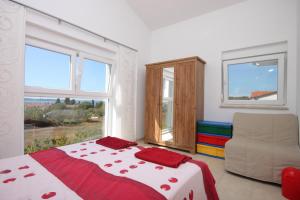 Apartments with parking space Fazana - 7252