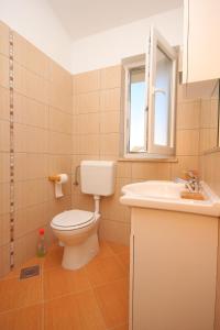 Apartments with parking space Fazana - 7252