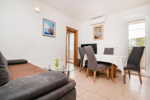 Apartments by the sea Slatine, Ciovo - 24266