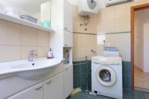 Apartments with parking space Grebastica, Sibenik - 11301