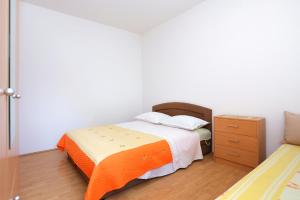 Apartments with parking space Grebastica, Sibenik - 11301