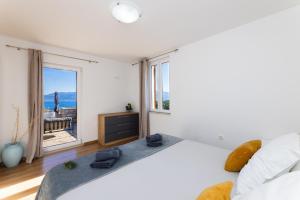 Family friendly house with a swimming pool Supetar, Brac - 15280