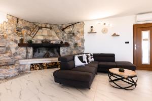 Family friendly house with a swimming pool Supetar, Brac - 15280