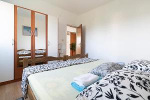 Apartments with parking space Kastel Stafilic, Kastela - 24918