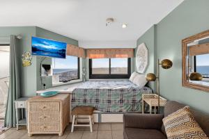 Renaissance Tower 0508