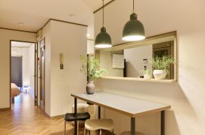 Valley 3F - Mid Century Modern Kawaramachi Apt