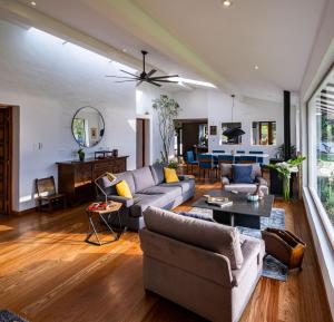 FINCA TUTASUA Lake View Luxury House