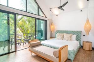 Luxury Treehouse, Stunning View, Great Location!