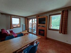 Appartement lumineux sud avec terrasse, garage couvert, accès direct piste - FR-1-445-230