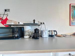 Type 2 à Saint-Cyr-sur-Mer avec terrasse et parking, idéal pour 4 personnes - FR-1-770-63