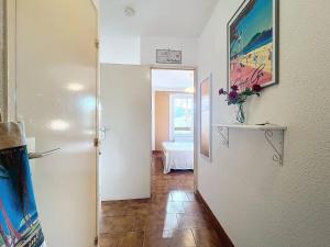 Type 2 à Saint-Cyr-sur-Mer avec terrasse et parking, idéal pour 4 personnes - FR-1-770-63