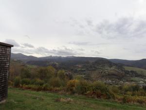 Charmant Duplex 4 Pers. avec Parking Privé à Murat-le-Quaire - FR-1-858-9