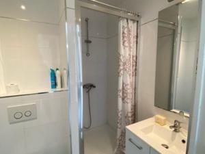 Appartement paisible à La Ciotat, face à la plage, parking inclus - FR-1-770-62