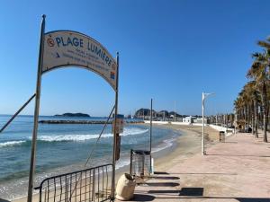 Appartement paisible à La Ciotat, face à la plage, parking inclus - FR-1-770-62