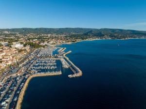 Appartement paisible à La Ciotat, face à la plage, parking inclus - FR-1-770-62