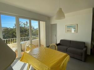 Appartement paisible à La Ciotat, face à la plage, parking inclus - FR-1-770-62