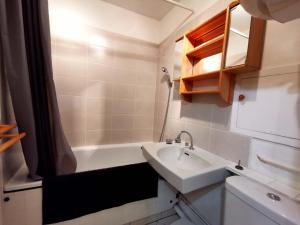 Studio cabine pieds pistes, proche école de ski, Adrets-Prapoutel - FR-1-771-83