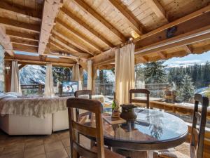 Chalet authentique à Courchevel 1850 avec terrasse et parking - FR-1-564-164
