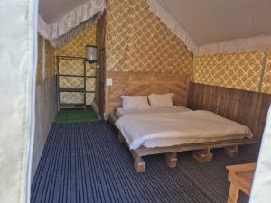 Arc 305 Degree Nature Camp