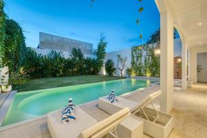 Colonial House 4BR Villa With Ocean View in Berawa