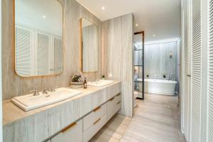 Colonial House 4BR Villa With Ocean View in Berawa