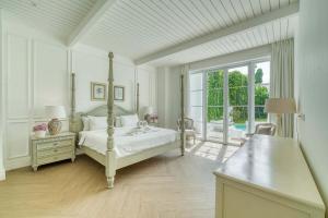 Colonial House 4BR Villa With Ocean View in Berawa