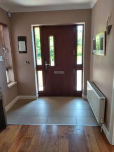 Stylish 4 bedroom house By The Sea