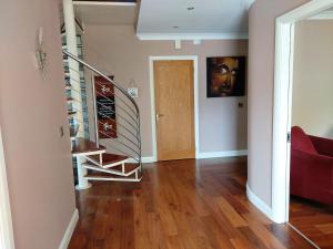 Stylish 4 bedroom house By The Sea