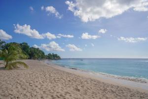 Stylish NEW 2BR Villa with Pool Walk to Beach