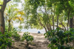 Stylish NEW 2BR Villa with Pool Walk to Beach