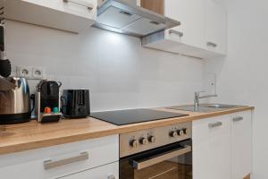 Inner City Apartment - Near Schönbrunn and Metro - Self Check-In